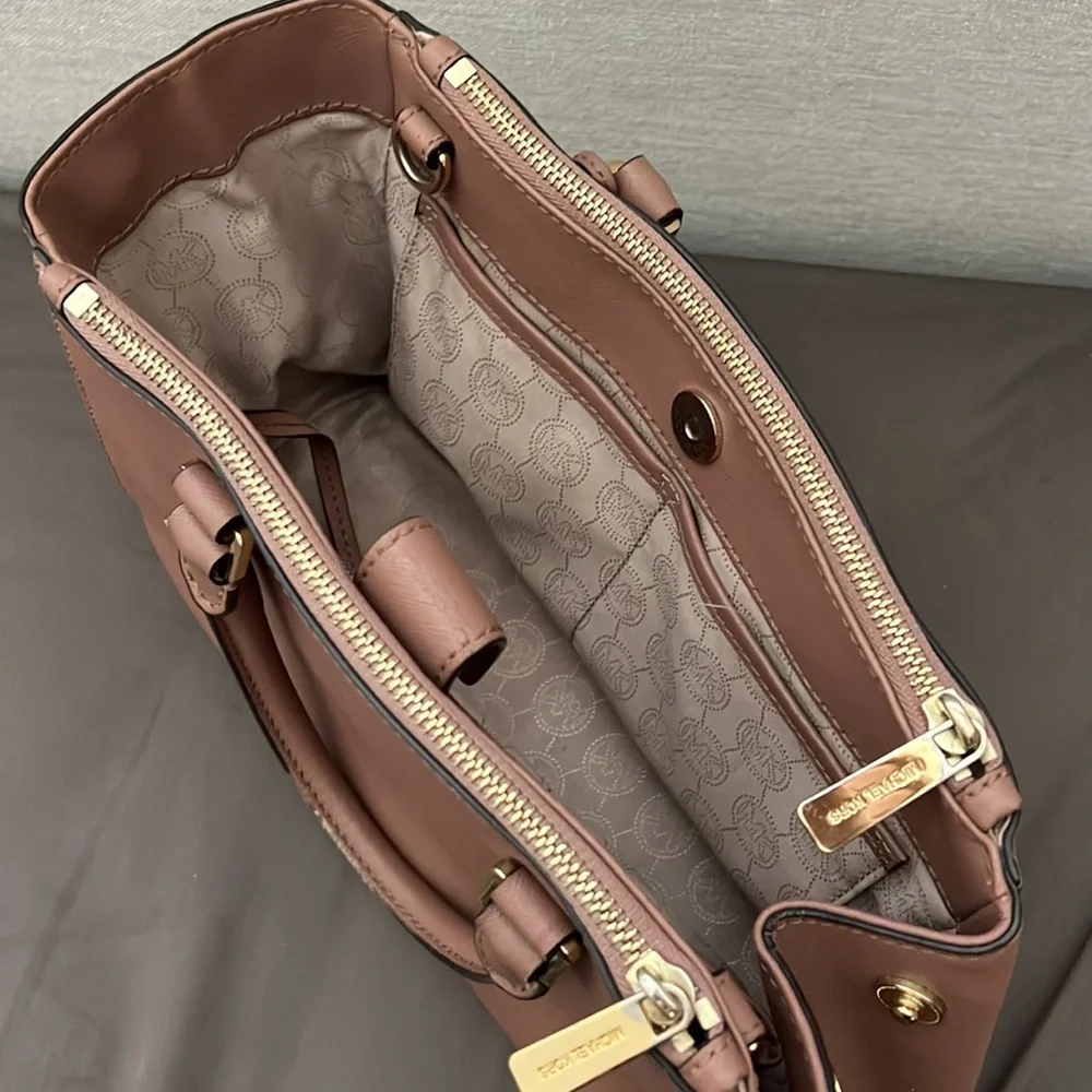 Micheal kors bag - Picture 6 of 7